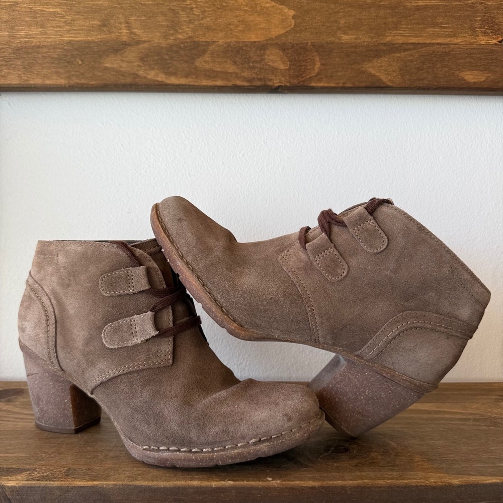 Clarks Womens Brown Suede Lace Up Block Heel Ankle Boots Size 10